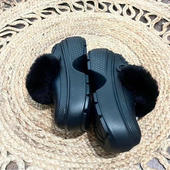 NWT Crocs Stomp Fur Lined Clog Black Womens 7 - Picture 6 of 9